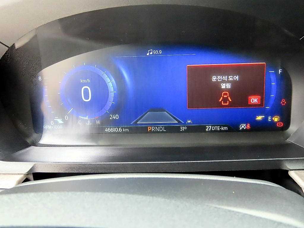 Ford Explorer — photo 10