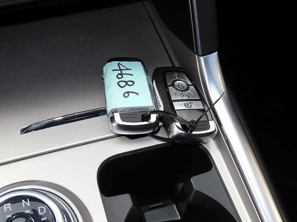 Ford Explorer — photo 13