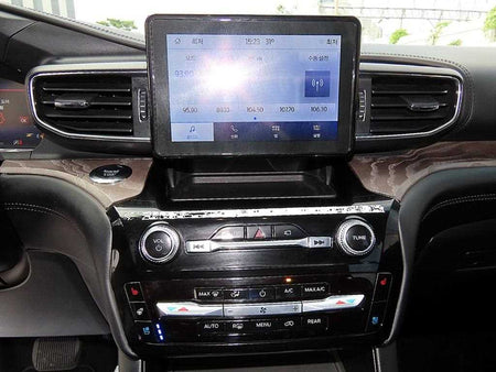 Ford Explorer — photo 14