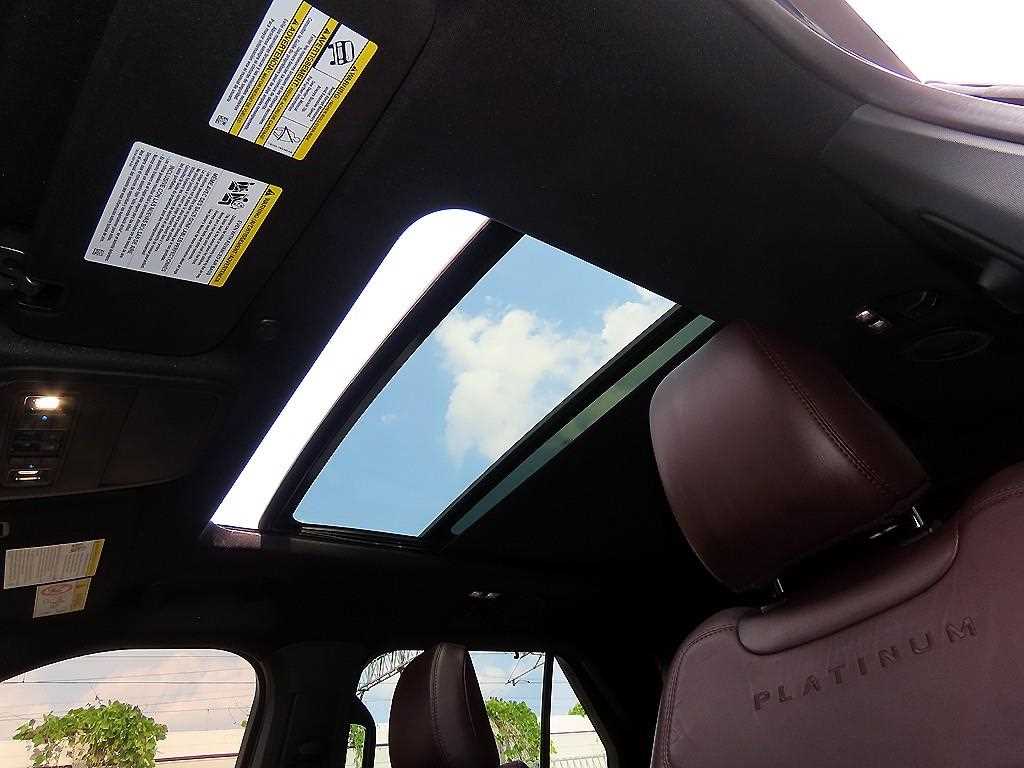 Ford Explorer — photo 15