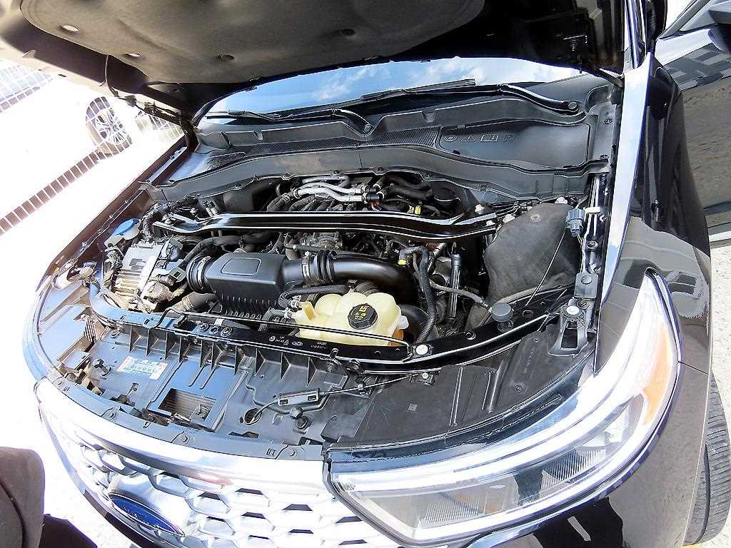 Ford Explorer — photo 19