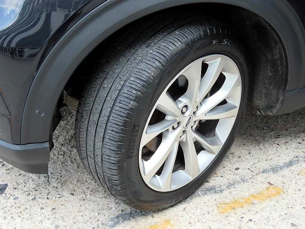 Ford Explorer — photo 20