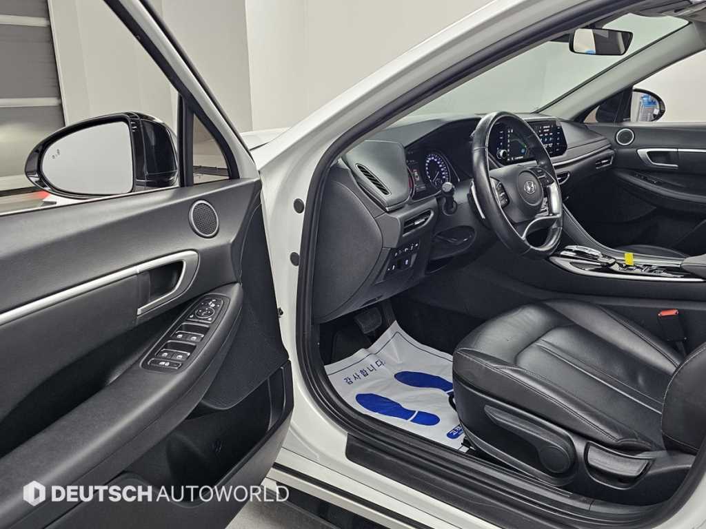 Hyundai Sonata — photo 11