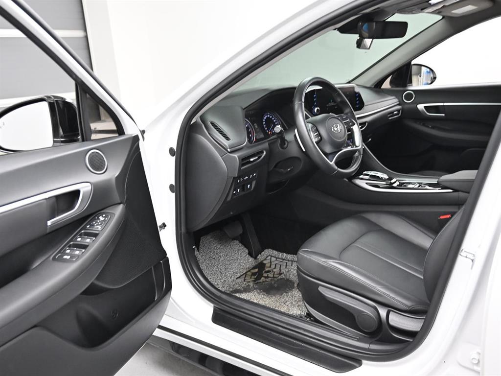 Hyundai Sonata — photo 11