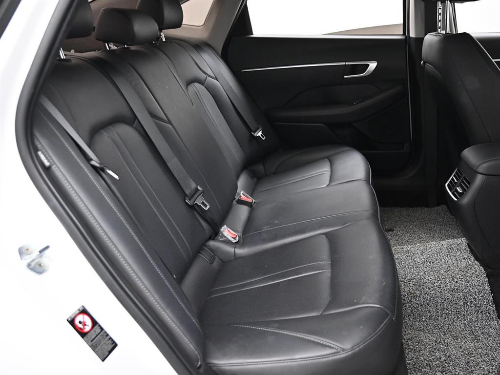 Hyundai Sonata — photo 12