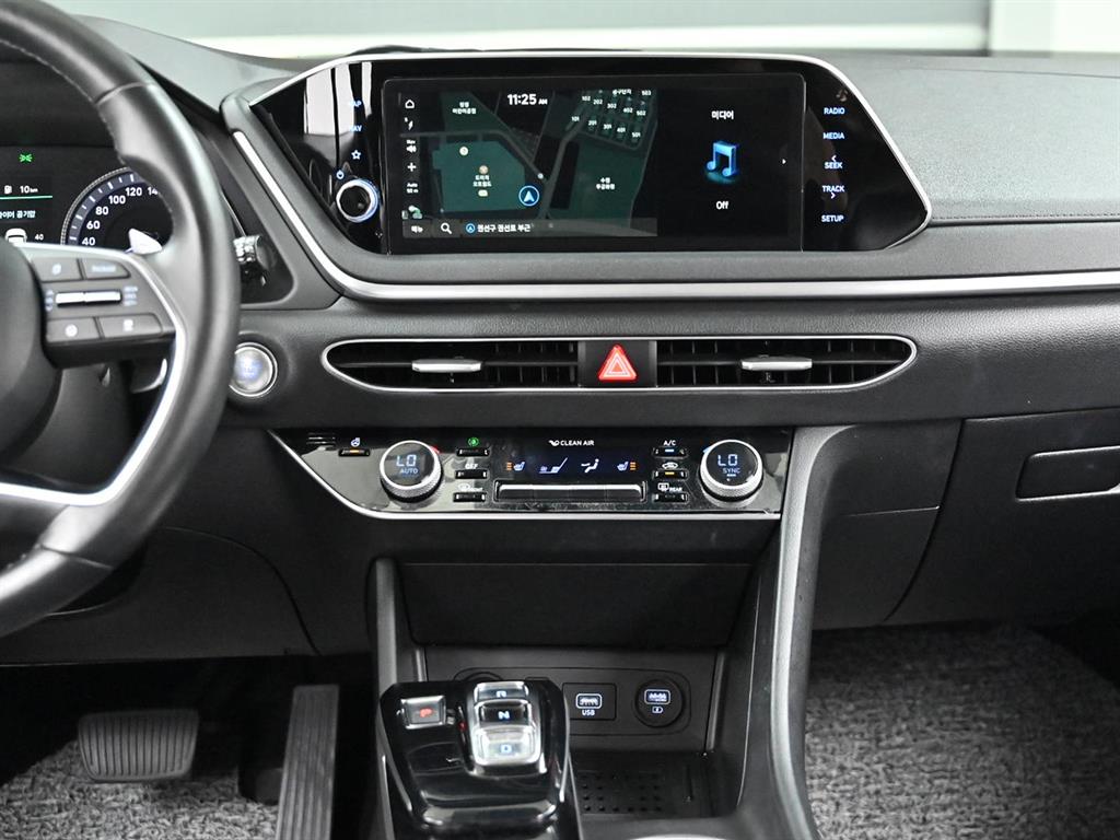 Hyundai Sonata — photo 14