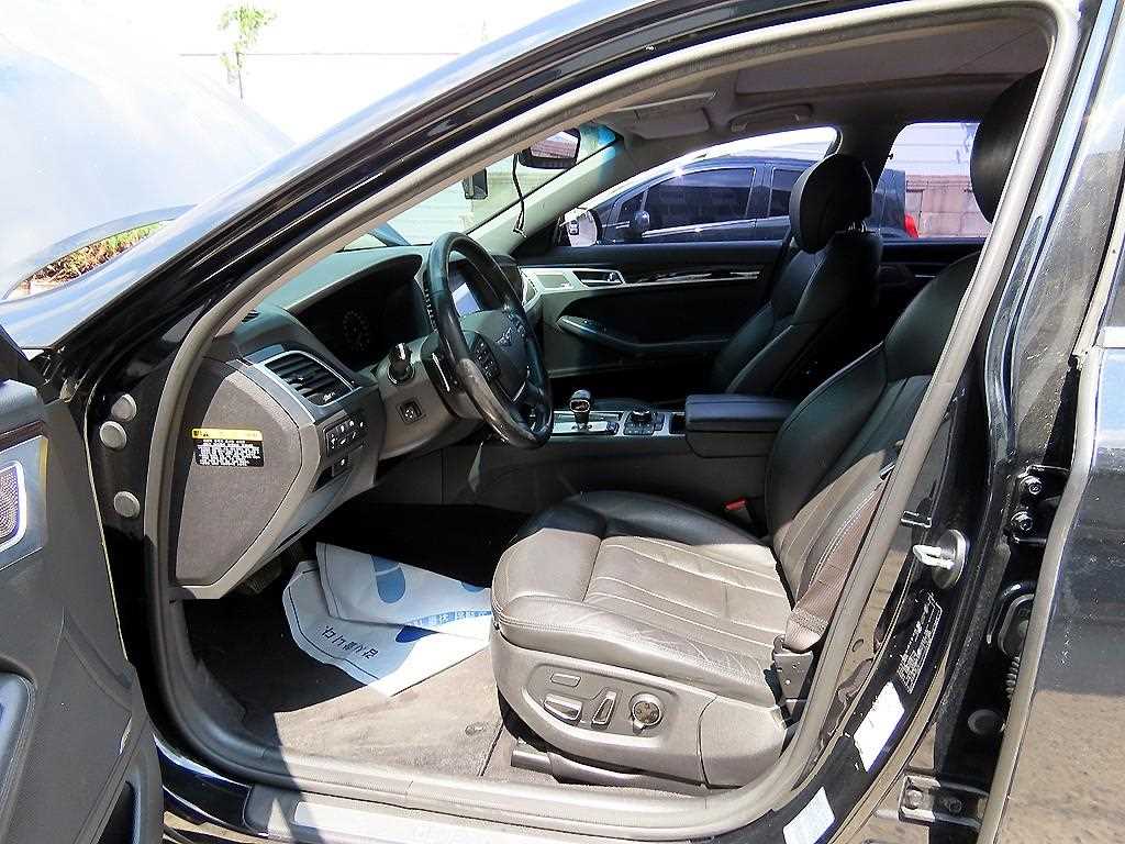 Genesis G80 — photo 05
