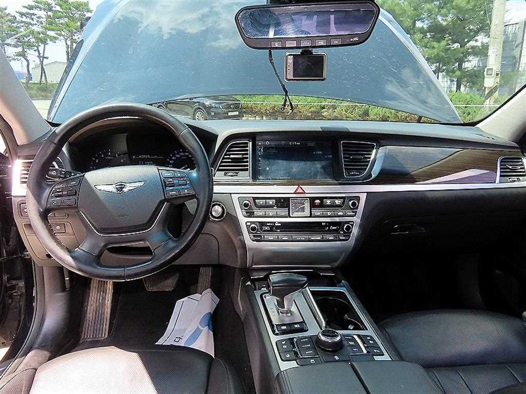 Genesis G80 — photo 07