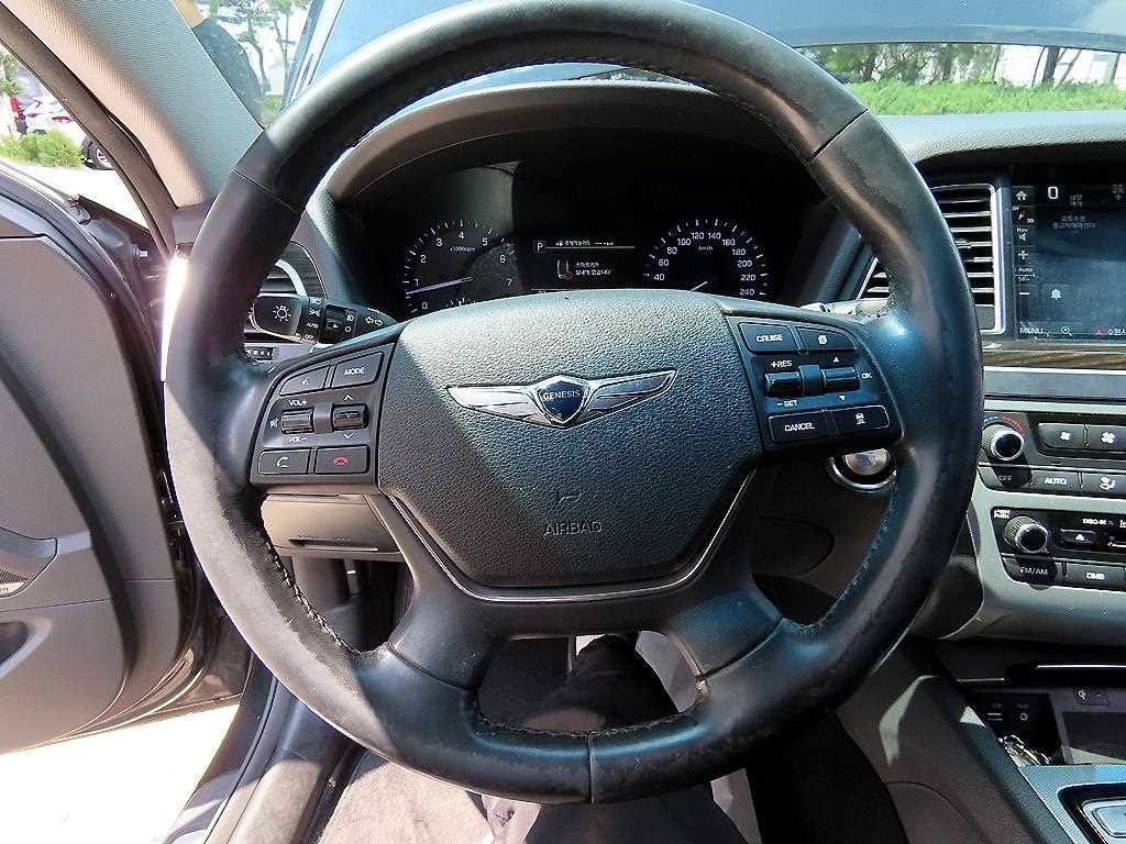 Genesis G80 — photo 08