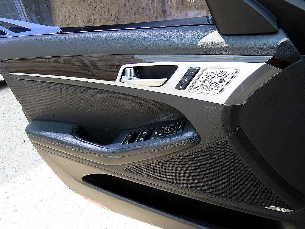 Genesis G80 — photo 12