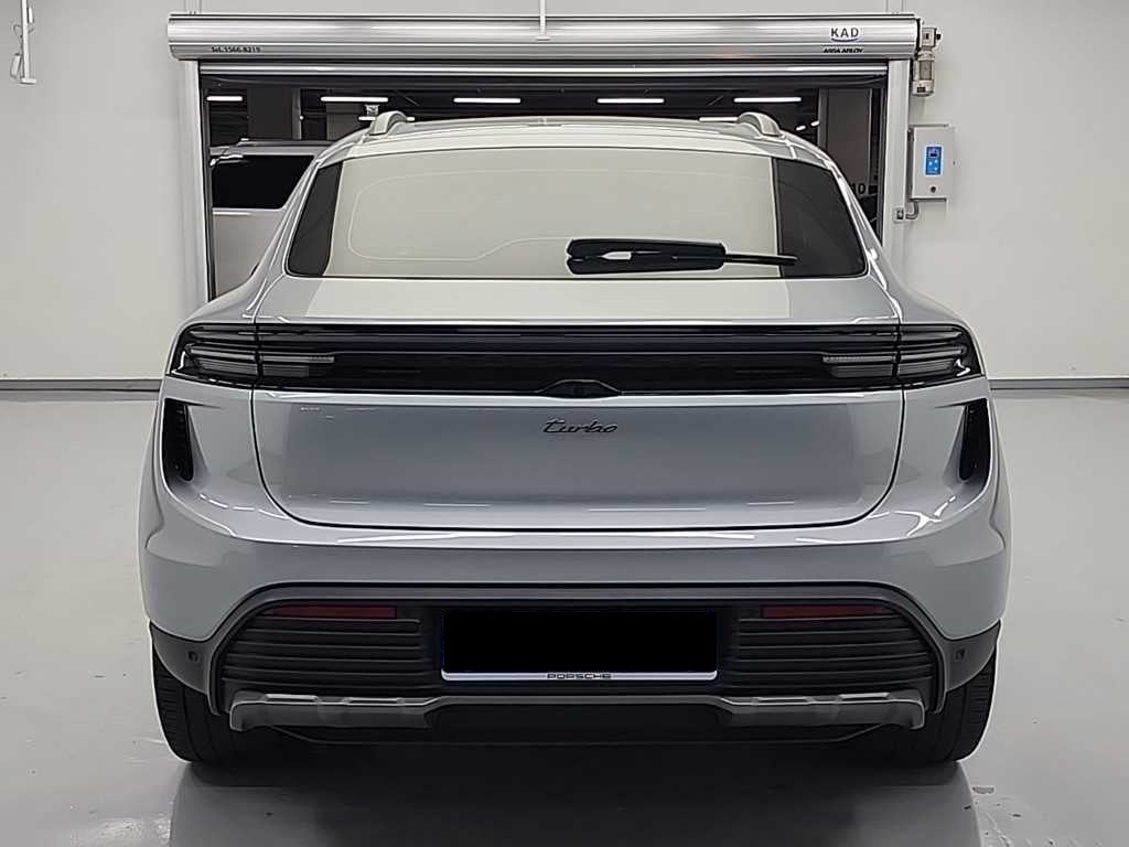 Porsche Macan — photo 03