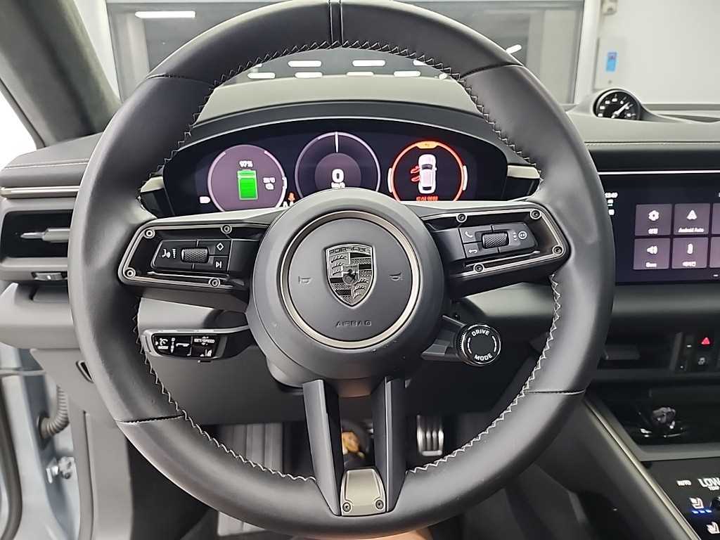 Porsche Macan — photo 09