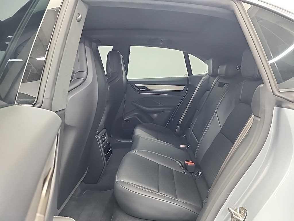 Porsche Macan — photo 12