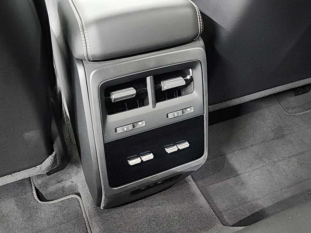 Porsche Macan — photo 13