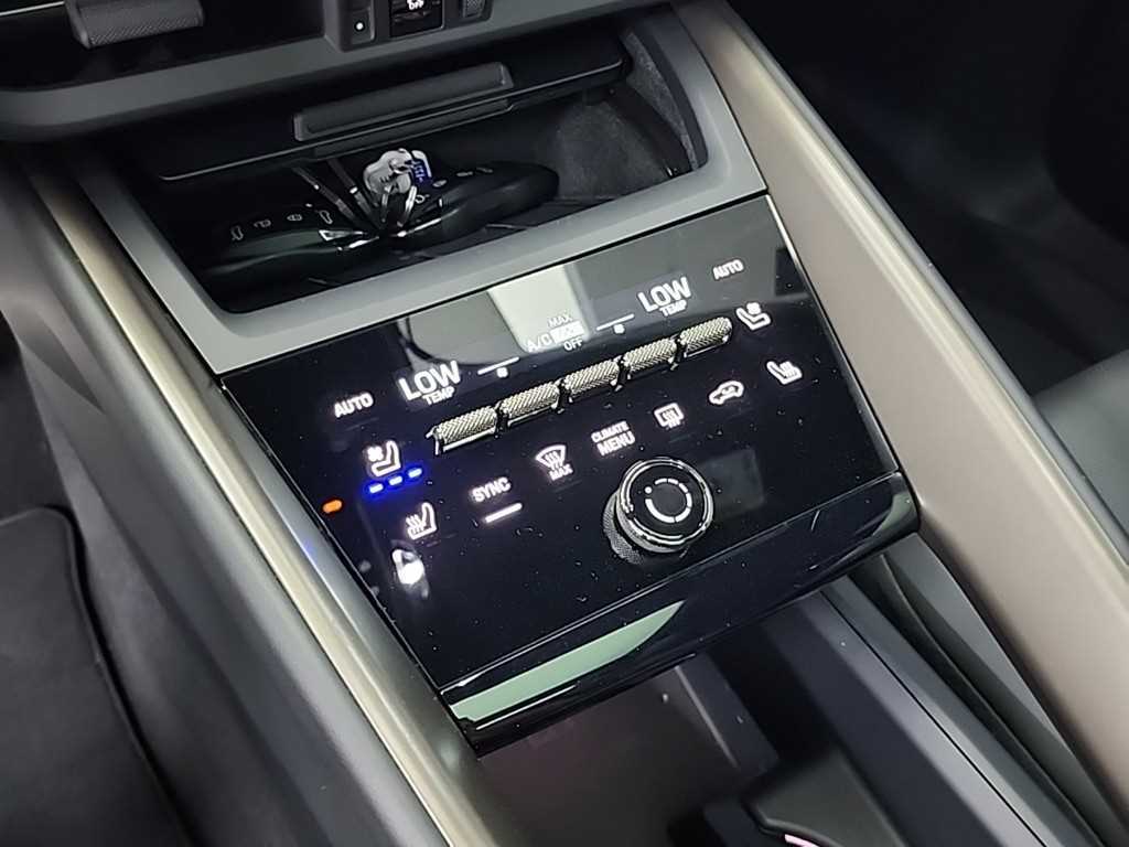 Porsche Macan — photo 17