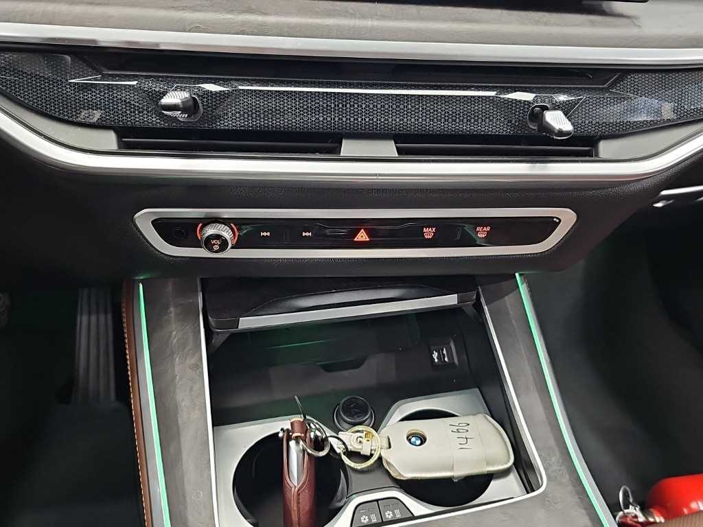 BMW X5 — photo 10