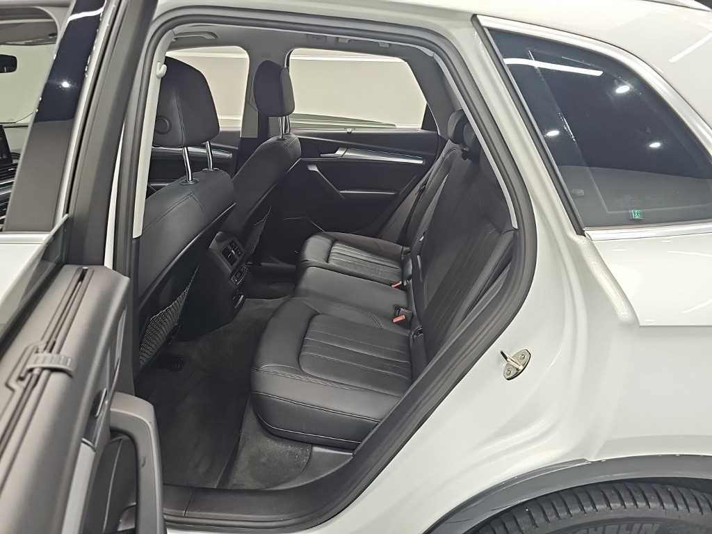 Audi Q5 — photo 12