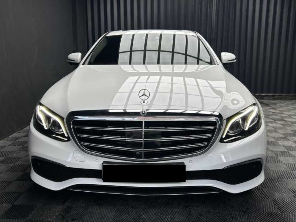 Mercedes-Benz E-Class — photo 01