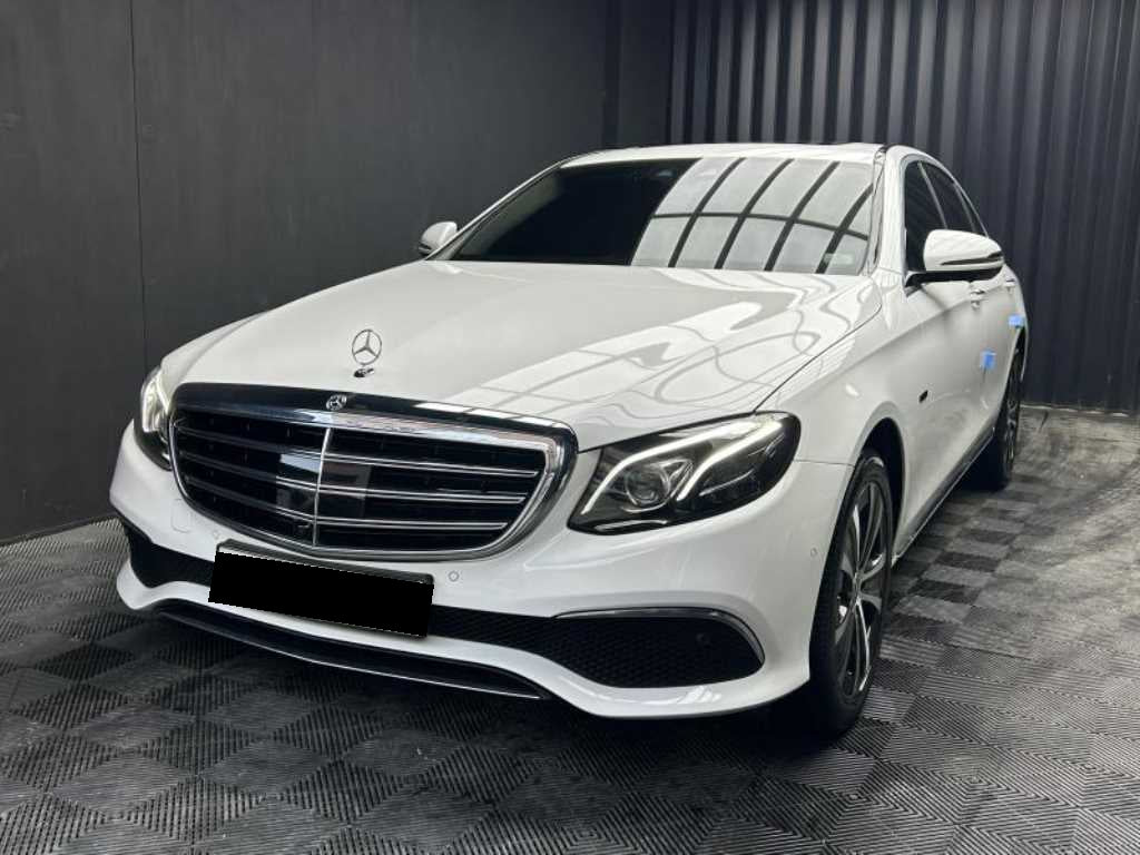 Mercedes-Benz E-Class — photo 02