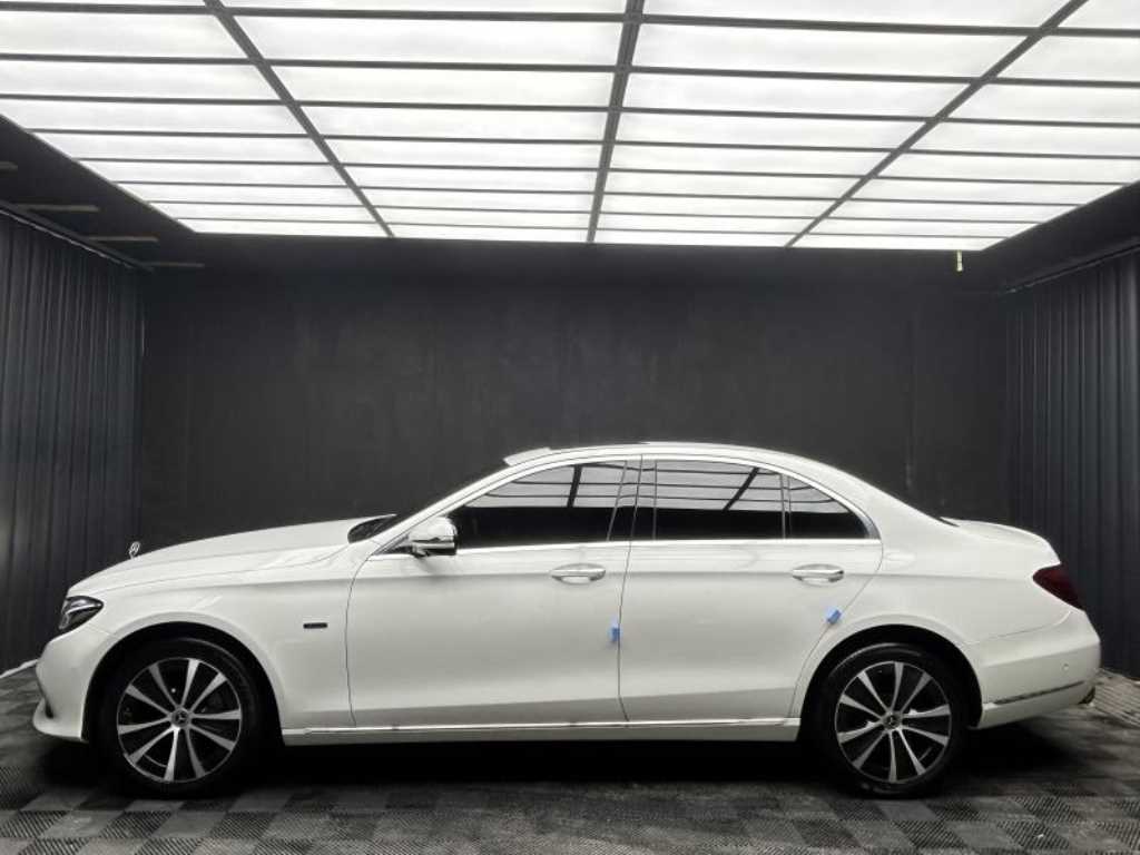 Mercedes-Benz E-Class — photo 03