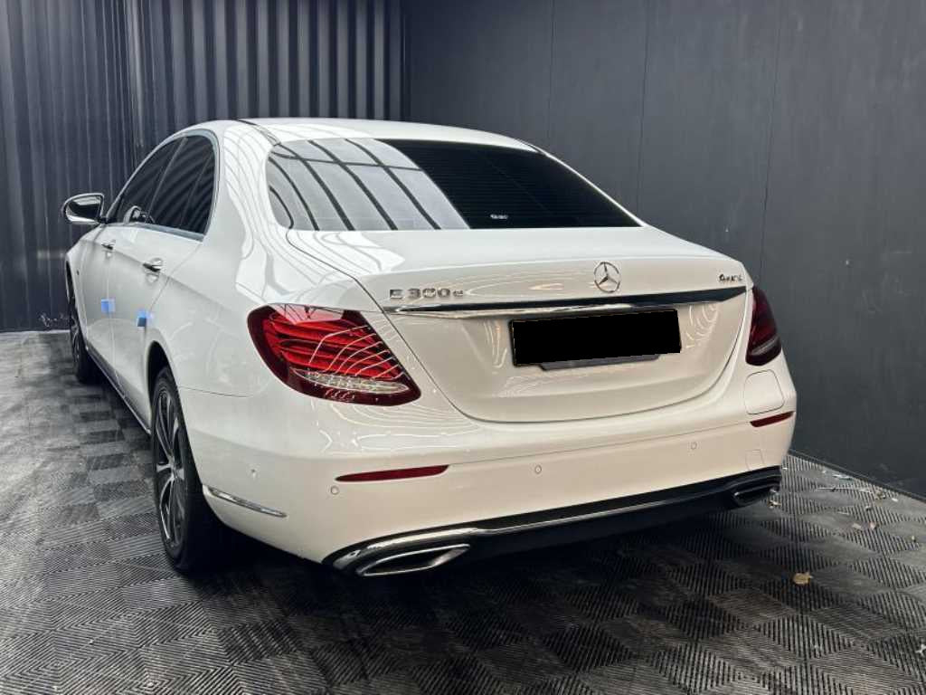 Mercedes-Benz E-Class — photo 04