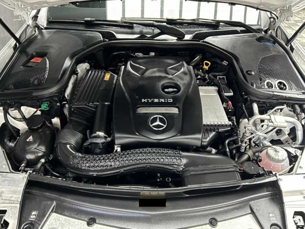 Mercedes-Benz E-Class — photo 05