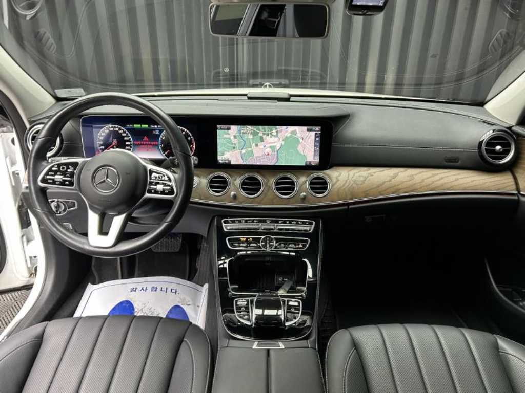 Mercedes-Benz E-Class — photo 06