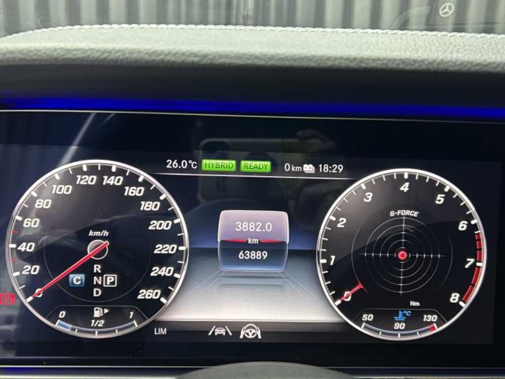 Mercedes-Benz E-Class — photo 09