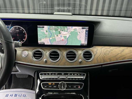 Mercedes-Benz E-Class — photo 12