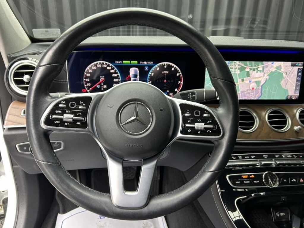 Mercedes-Benz E-Class — photo 13