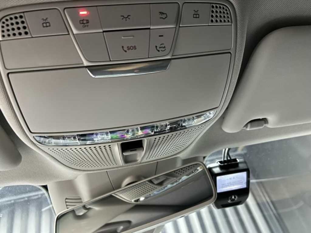 Mercedes-Benz E-Class — photo 17
