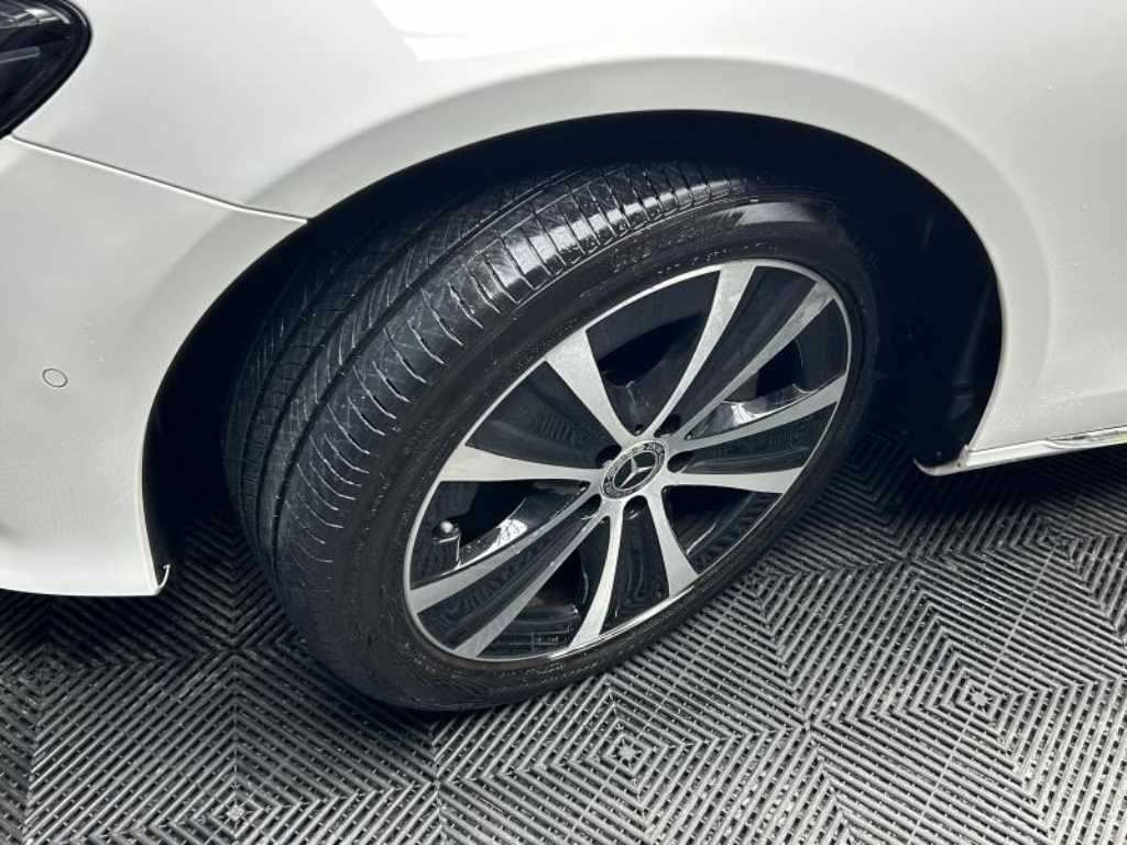 Mercedes-Benz E-Class — photo 19