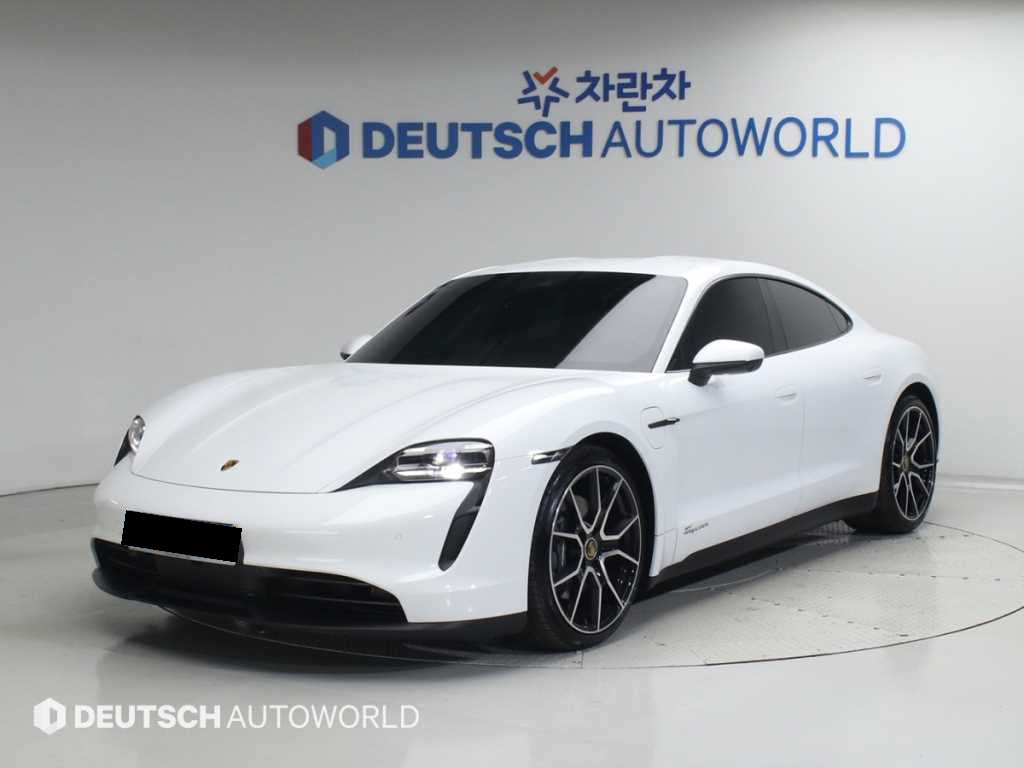 Porsche Taycan — photo 01