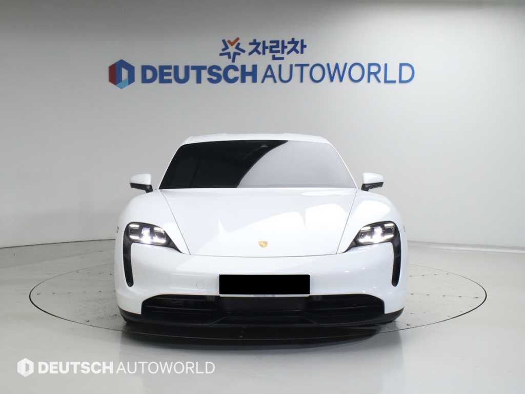 Porsche Taycan — photo 03