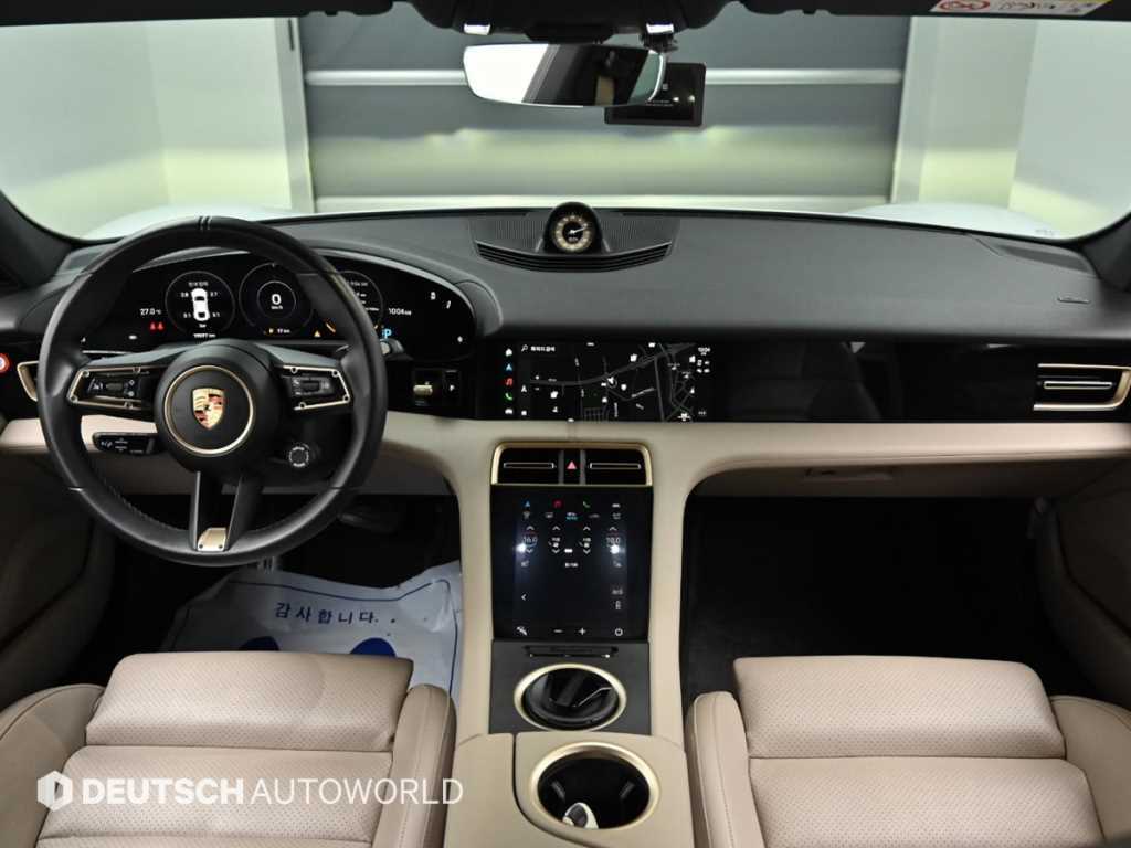 Porsche Taycan — photo 07