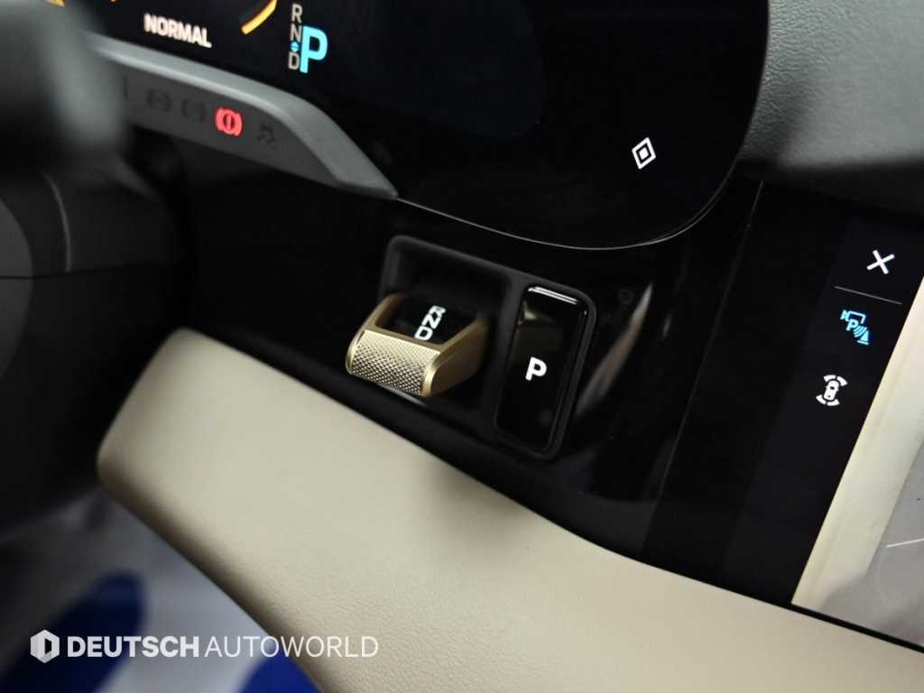 Porsche Taycan — photo 09