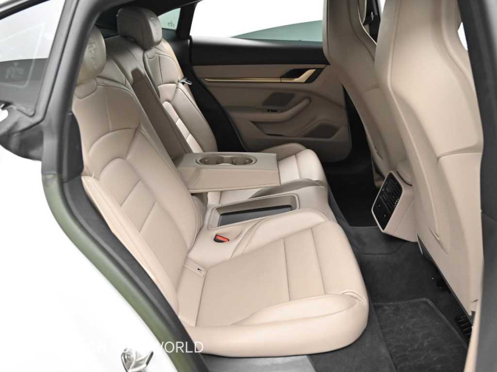 Porsche Taycan — photo 12
