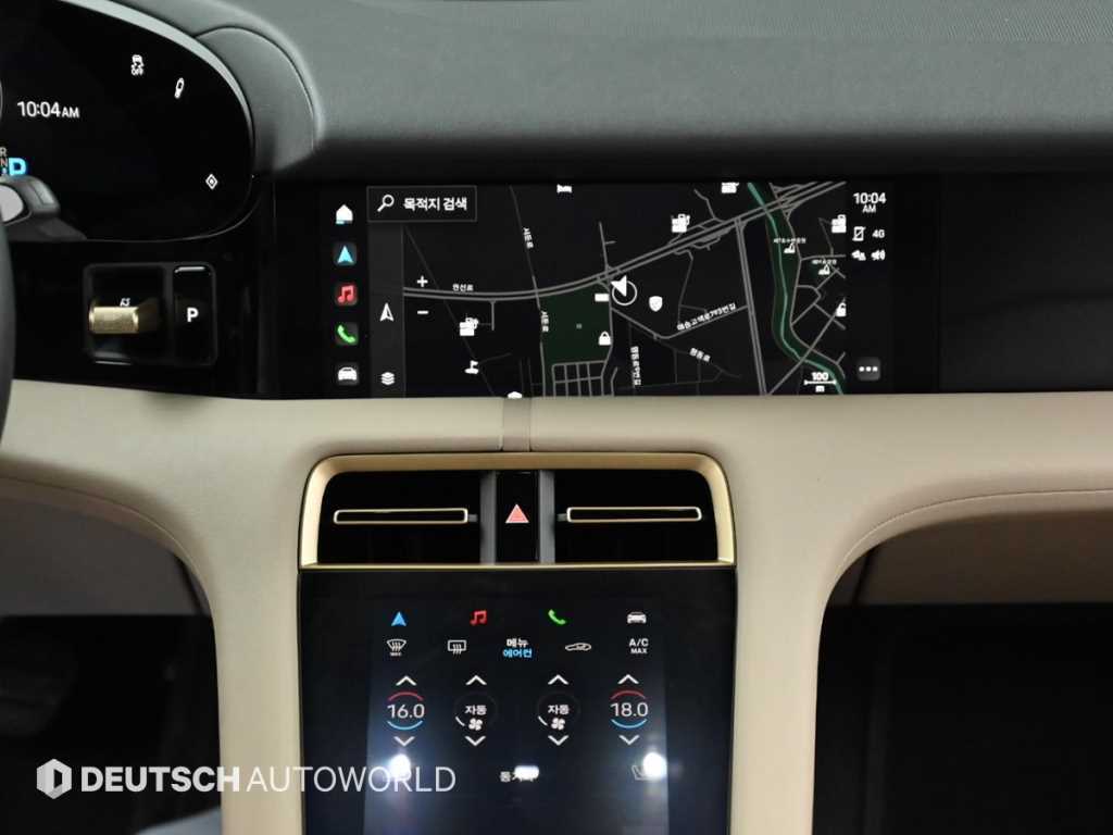 Porsche Taycan — photo 14