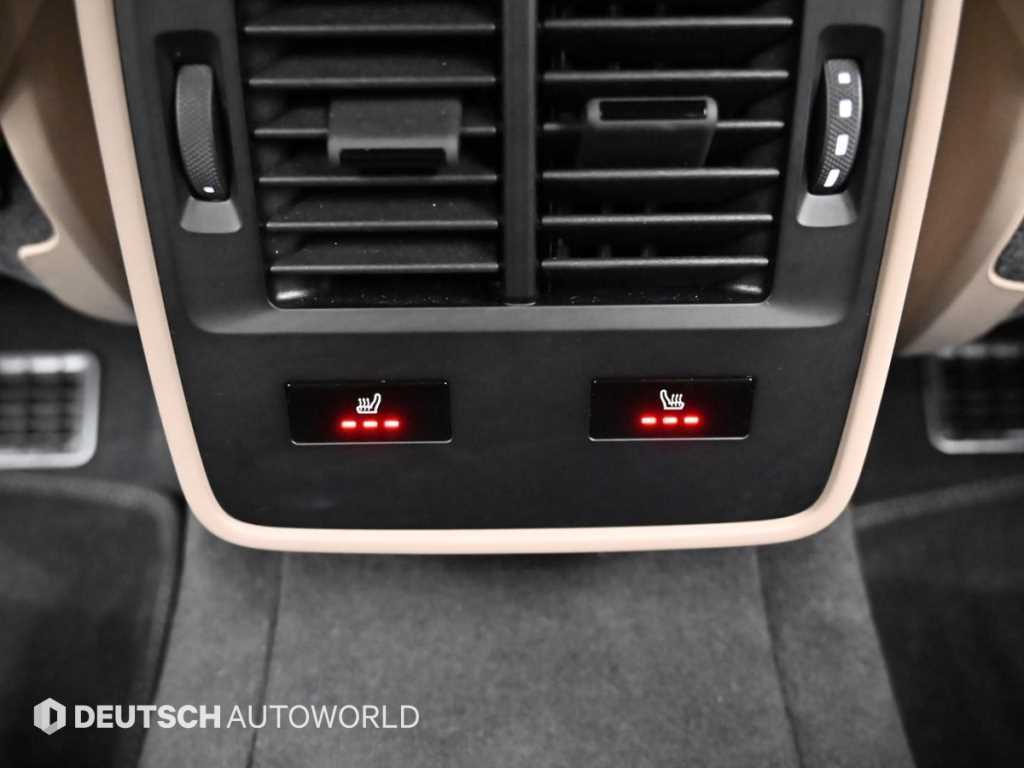 Porsche Taycan — photo 16
