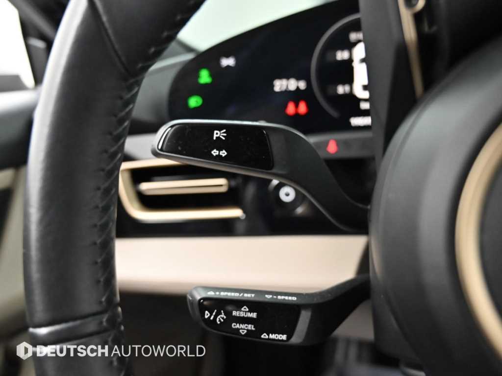 Porsche Taycan — photo 18