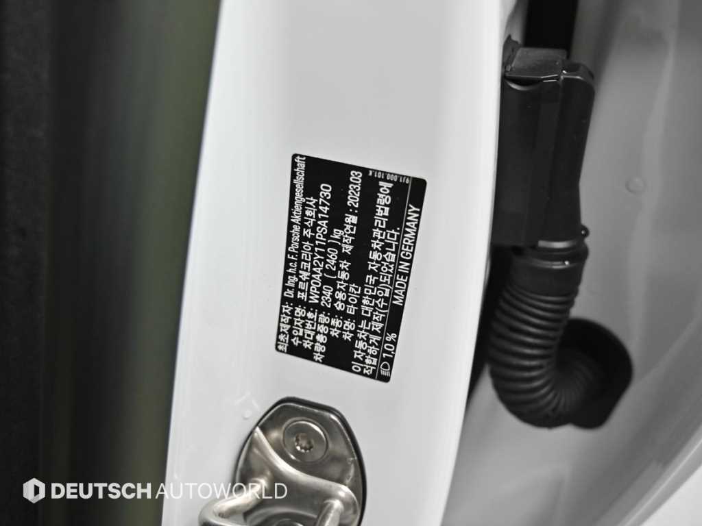 Porsche Taycan — photo 20