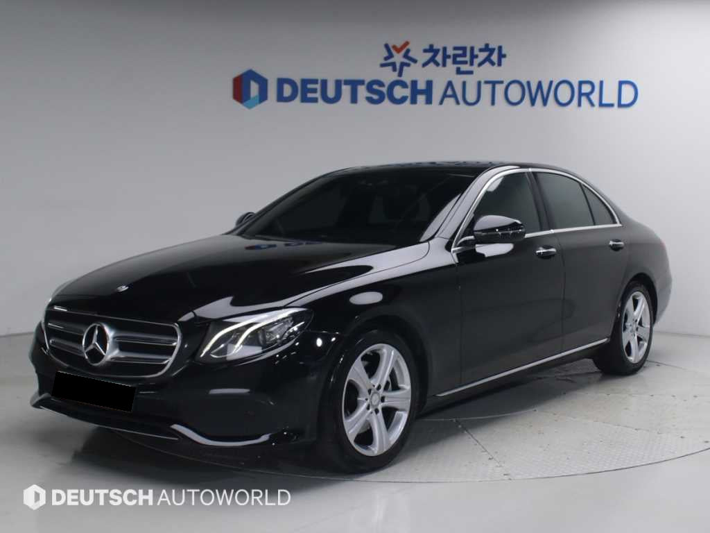 Mercedes-Benz E-Class — photo 01