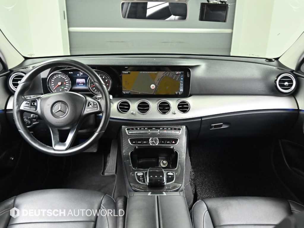 Mercedes-Benz E-Class — photo 07