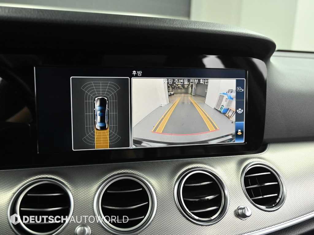 Mercedes-Benz E-Class — photo 15
