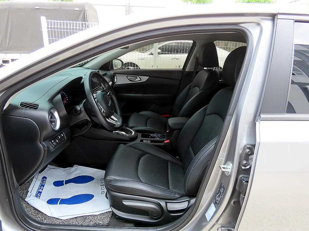 Kia K3 — photo 05