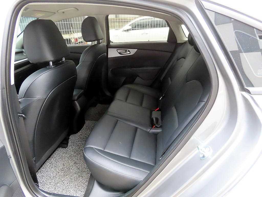 Kia K3 — photo 06