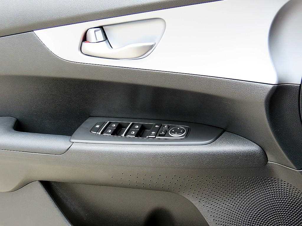 Kia K3 — photo 11