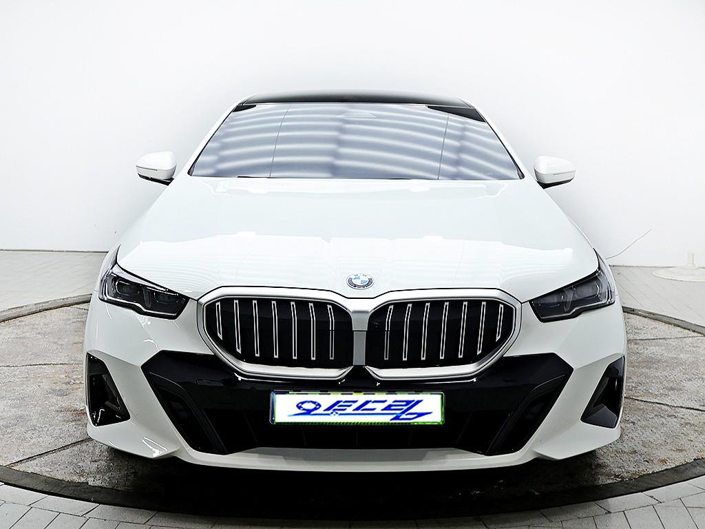 BMW 5-Series — photo 01