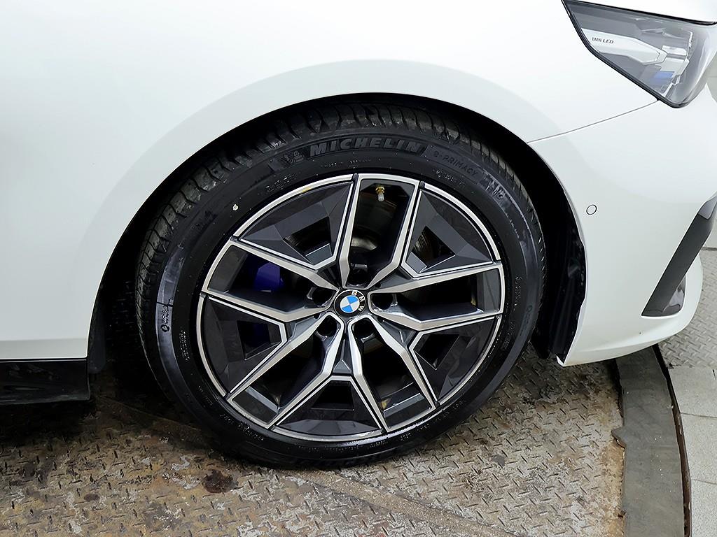 BMW 5-Series — photo 08