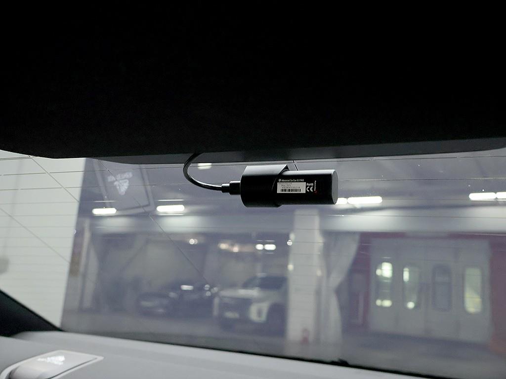 BMW 5-Series — photo 13